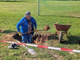 Ballfangzaun und Bereinigung Hochwasserschäden